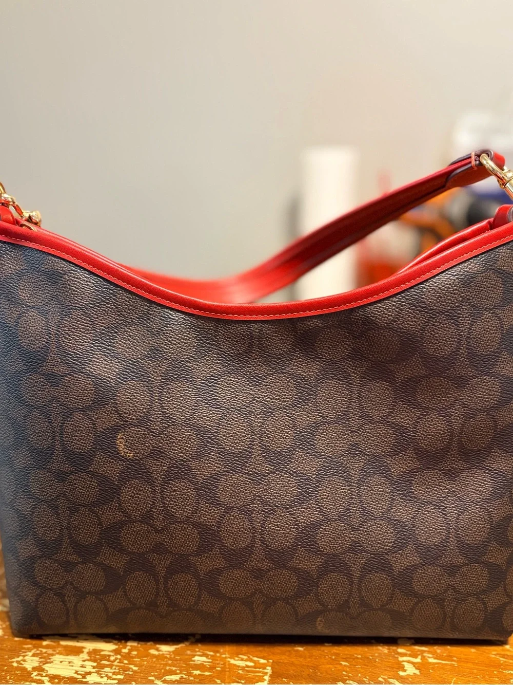 Laurel Shoulder Bag In Signature Canvas